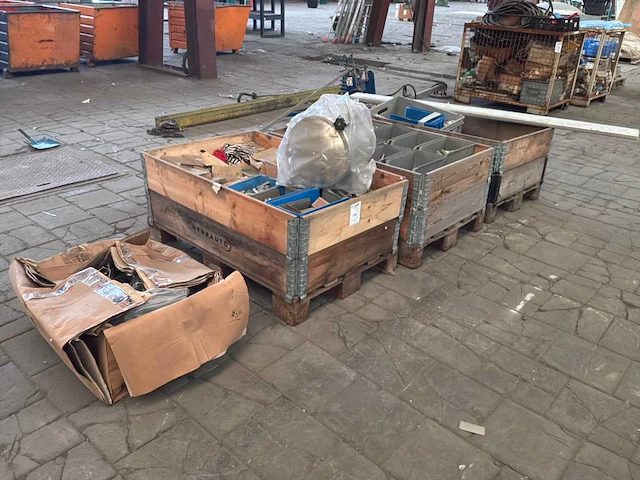 Partij diverse rvs en galva bouten en moeren - afbeelding 1 van  5