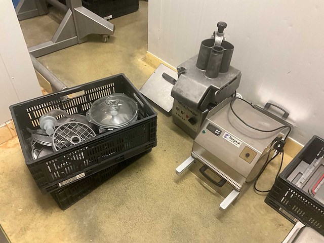 Partij diverse rvs toestellen/machines en toebehoren - afbeelding 1 van  19