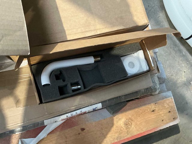 Partij diverse sanitaire benodigdheden - afbeelding 2 van  3