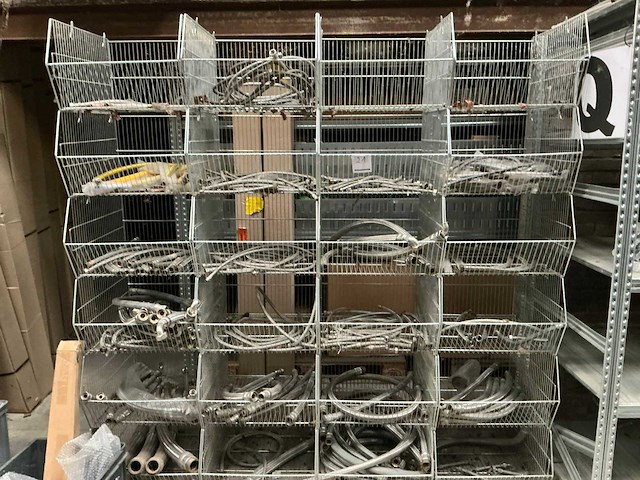 Partij diverse sanitaire flexibele slangen - afbeelding 1 van  6
