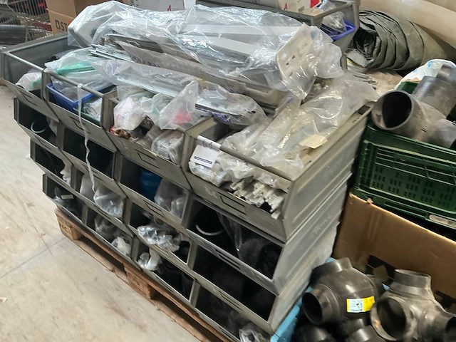 Partij diverse sanitaire installatiematerialen - afbeelding 5 van  7