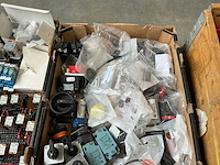 Partij diverse schakelmaterialen - afbeelding 4 van  12
