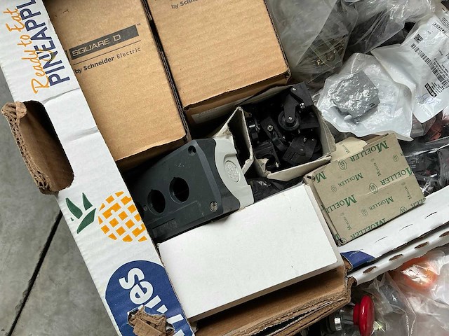 Partij diverse schakelmaterialen - afbeelding 9 van  12