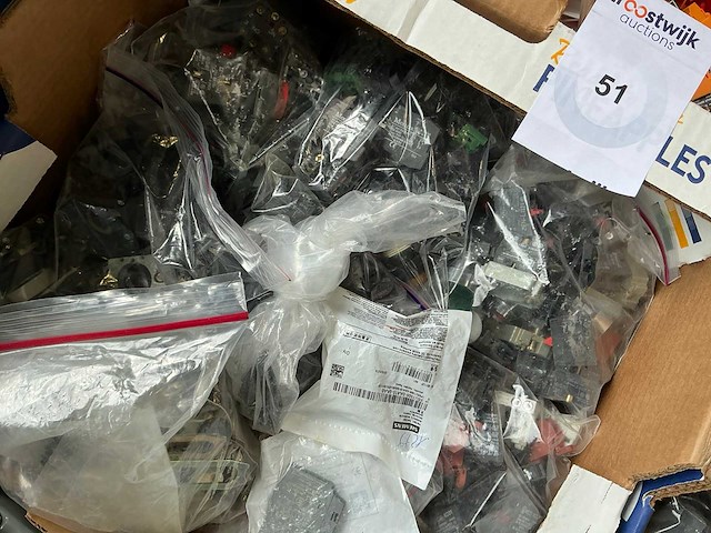 Partij diverse schakelmaterialen - afbeelding 11 van  12