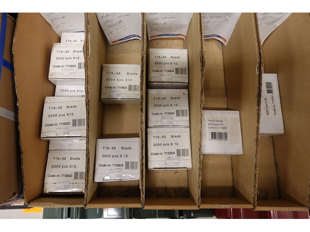 Partij diverse schietnagels - afbeelding 2 van  4