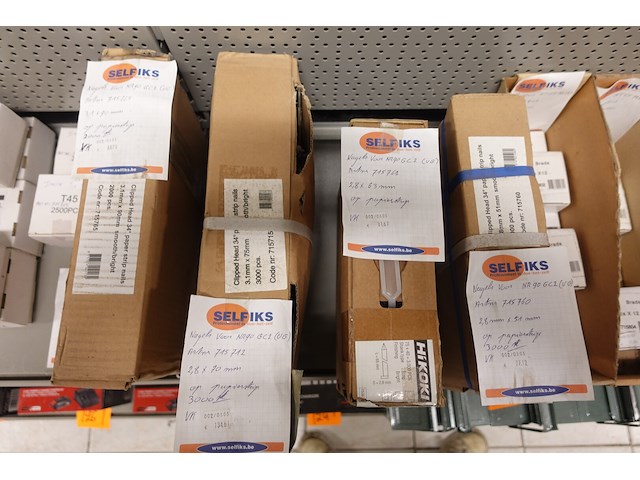 Partij diverse schietnagels - afbeelding 3 van  4