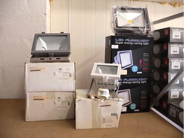 Partij diverse schijnwerpers - afbeelding 1 van  5