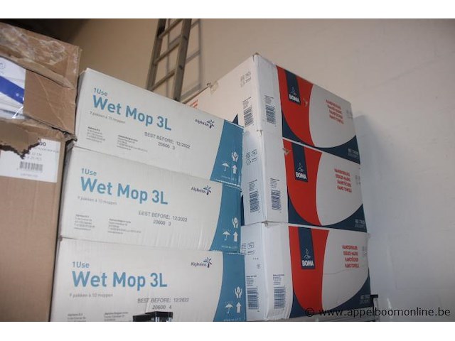 Partij diverse schoonmaakartikelen, waaronder mops (alphaclean, chicopee), harddoekjes (boma), wegwerpdoeken, nitril handschoenen (hypro, boma), veiligheidsvesten, poetsrollen, emmers en gereedschap - afbeelding 3 van  6