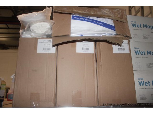 Partij diverse schoonmaakartikelen, waaronder mops (alphaclean, chicopee), harddoekjes (boma), wegwerpdoeken, nitril handschoenen (hypro, boma), veiligheidsvesten, poetsrollen, emmers en gereedschap - afbeelding 4 van  6