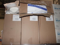 Partij diverse schoonmaakartikelen, waaronder mops (alphaclean, chicopee), harddoekjes (boma), wegwerpdoeken, nitril handschoenen (hypro, boma), veiligheidsvesten, poetsrollen, emmers en gereedschap - afbeelding 4 van  6