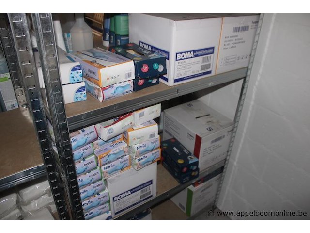 Partij diverse schoonmaakartikelen, waaronder mops (alphaclean, chicopee), harddoekjes (boma), wegwerpdoeken, nitril handschoenen (hypro, boma), veiligheidsvesten, poetsrollen, emmers en gereedschap - afbeelding 5 van  6