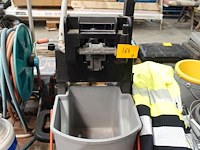 Partij diverse schoonmaakgereedschap - afbeelding 2 van  4