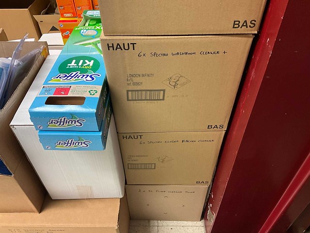 Partij diverse schoonmaakmiddelen en materialen schoonmaakmiddel - afbeelding 9 van  19