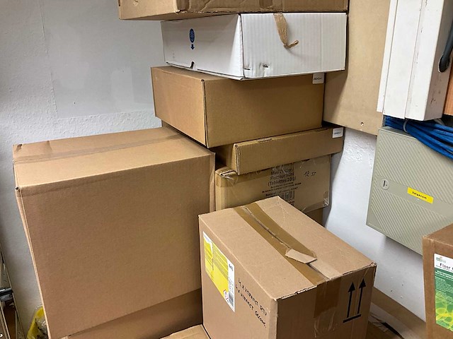 Partij diverse schoonmaakmiddelen en materialen schoonmaakmiddel - afbeelding 10 van  19