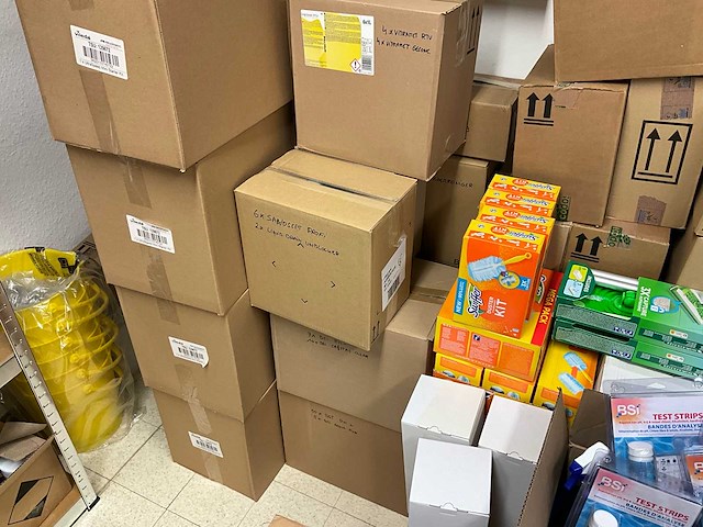 Partij diverse schoonmaakmiddelen en materialen schoonmaakmiddel - afbeelding 15 van  19