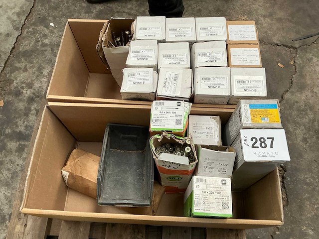 Partij diverse schroeven en isolatiepluggen - afbeelding 1 van  8