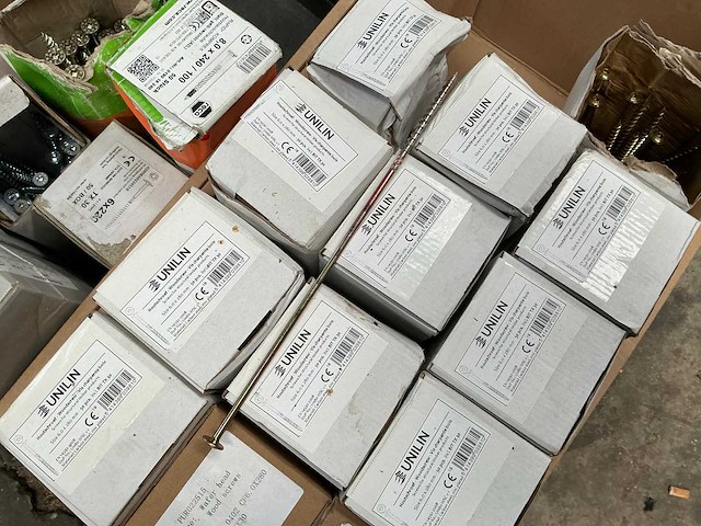 Partij diverse schroeven en isolatiepluggen - afbeelding 5 van  8