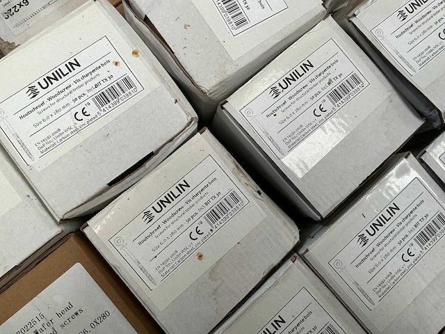 Partij diverse schroeven en isolatiepluggen - afbeelding 6 van  8