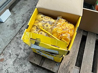 Partij diverse schroeven en isolatiepluggen - afbeelding 7 van  8