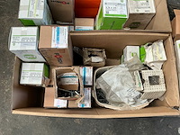 Partij diverse schroeven en pluggen - afbeelding 7 van  17