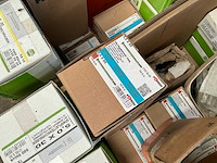 Partij diverse schroeven en pluggen - afbeelding 8 van  17