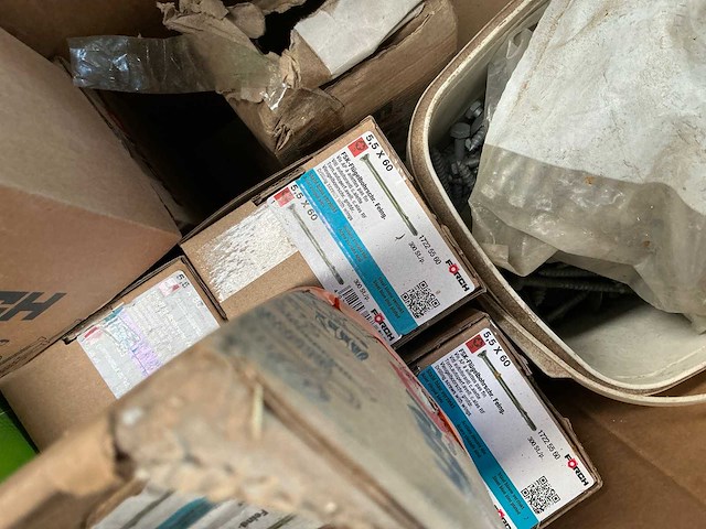 Partij diverse schroeven en pluggen - afbeelding 9 van  17