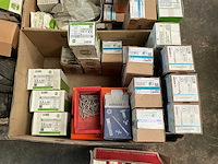 Partij diverse schroeven en pluggen - afbeelding 10 van  17