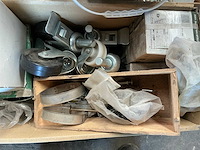 Partij diverse schroeven en pluggen - afbeelding 7 van  17