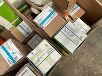 Partij diverse schroeven en pluggen - afbeelding 13 van  17