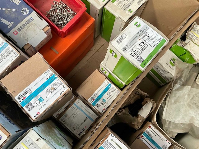Partij diverse schroeven en pluggen - afbeelding 14 van  17