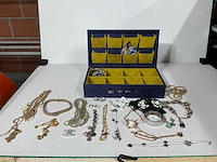 Partij diverse sieraden