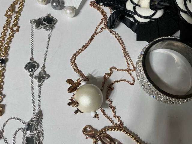 Partij diverse sieraden - afbeelding 1 van  10