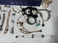 Partij diverse sieraden