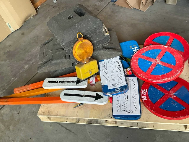Partij diverse signalisering - afbeelding 2 van  3