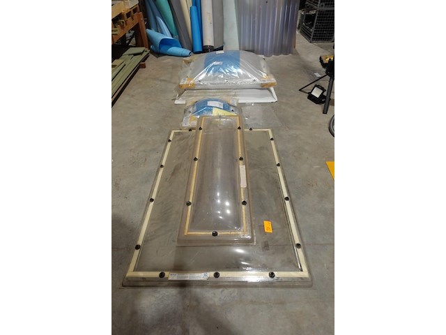 Partij diverse skylux koepels - afbeelding 1 van  6