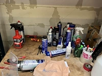 Partij diverse smeermiddelen, oliën en toebehoren - afbeelding 27 van  34