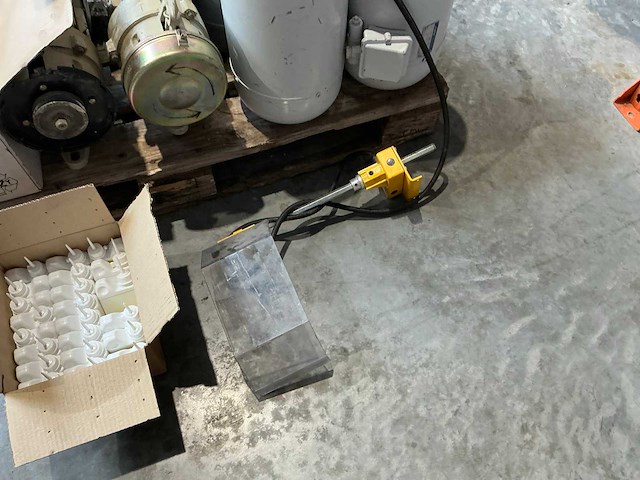 Partij diverse spare parts - afbeelding 1 van  1