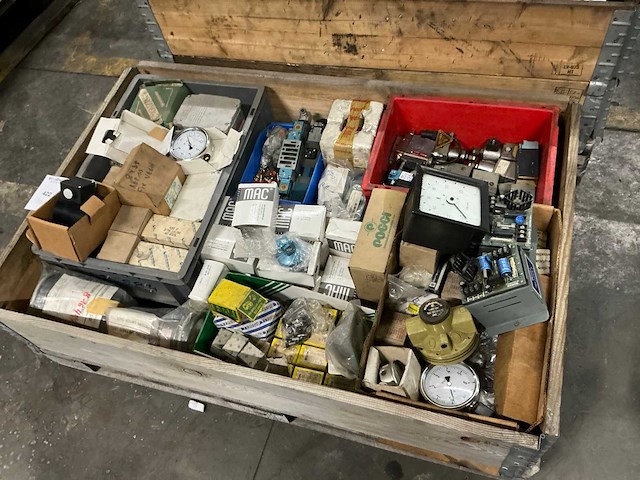 Partij diverse spare parts - afbeelding 1 van  7