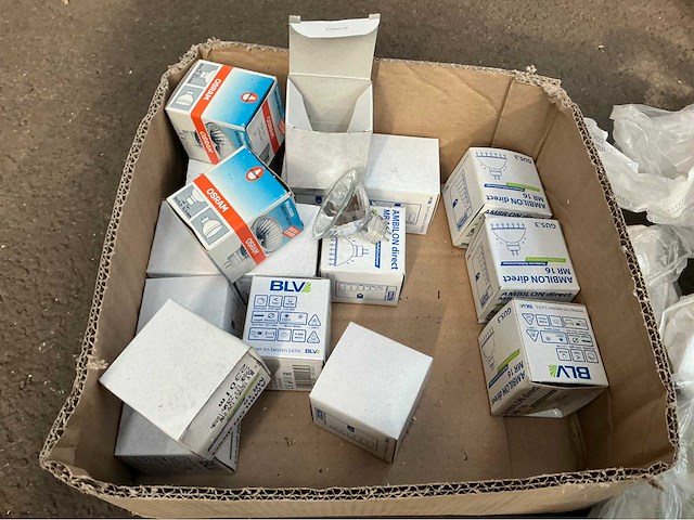 Partij diverse spots, armaturen en lampen - afbeelding 1 van  8