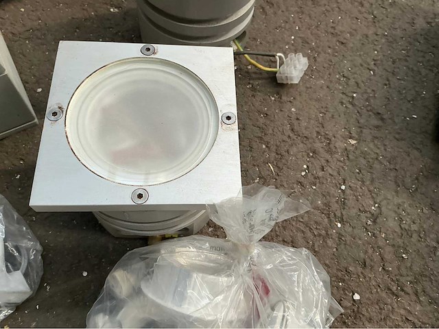 Partij diverse spots, armaturen en lampen - afbeelding 2 van  8