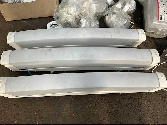 Partij diverse spots, armaturen en lampen - afbeelding 6 van  8