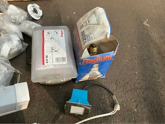 Partij diverse spots, armaturen en lampen - afbeelding 7 van  8