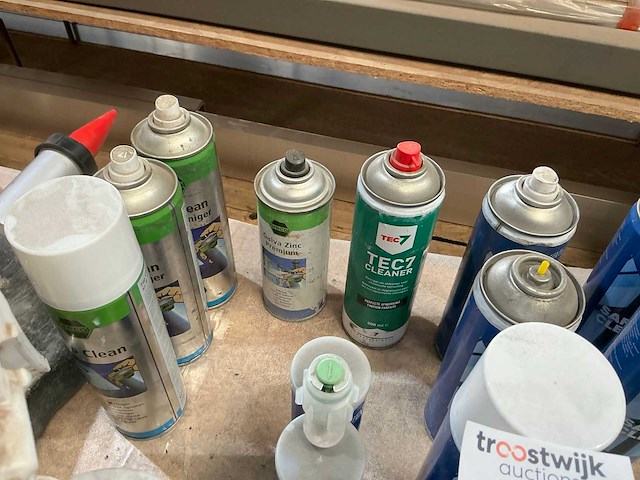 Partij diverse spuitbussen - afbeelding 3 van  3