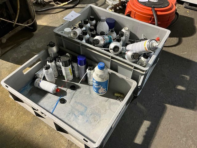 Partij diverse spuitbussen - afbeelding 3 van  3