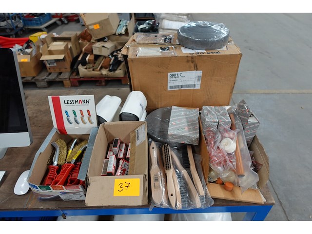 Partij diverse staalborstels en staalwol en toebehoren facom - afbeelding 1 van  7