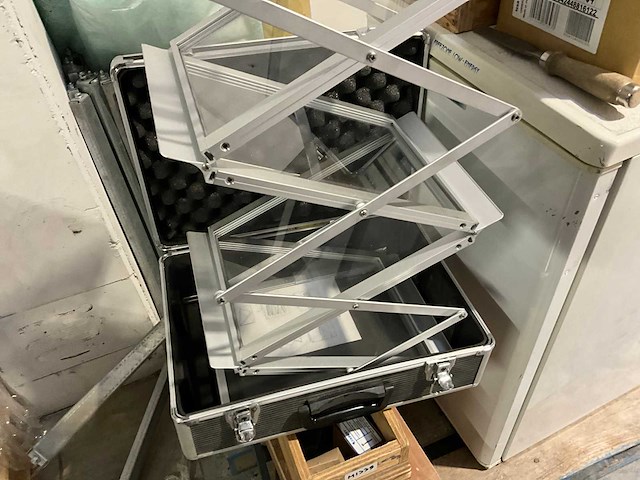 Partij diverse standenbouw benodigdheden - afbeelding 4 van  5