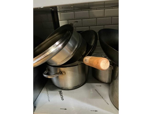 Partij diverse steelpannen en kookpotten - afbeelding 2 van  3