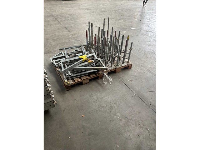 Partij diverse steigeronderdelen (55x) - afbeelding 1 van  8