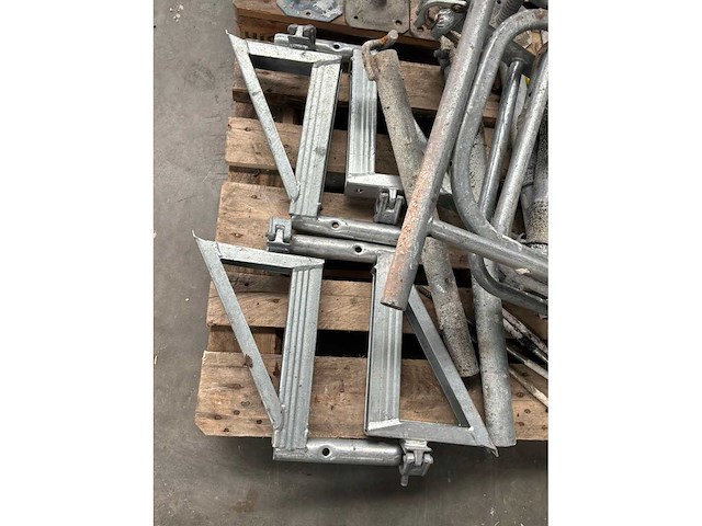 Partij diverse steigeronderdelen (55x) - afbeelding 4 van  8