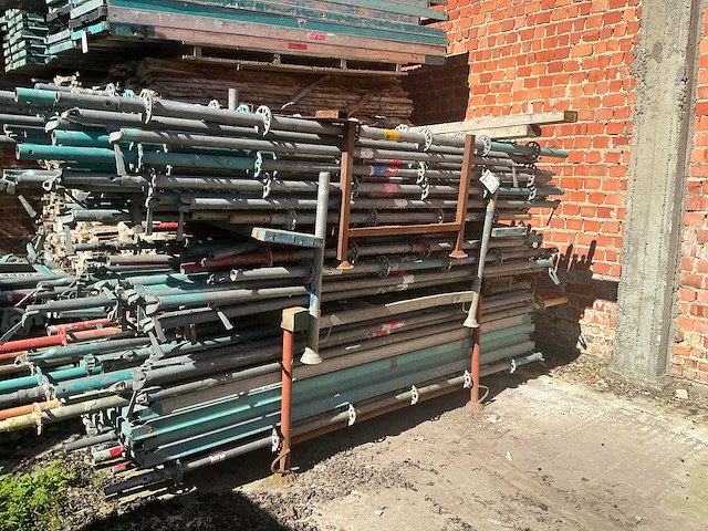 Partij diverse steigeronderdelen - afbeelding 1 van  5